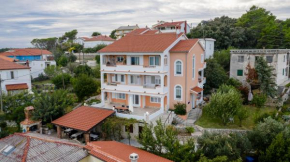 Apartments and rooms Bolero